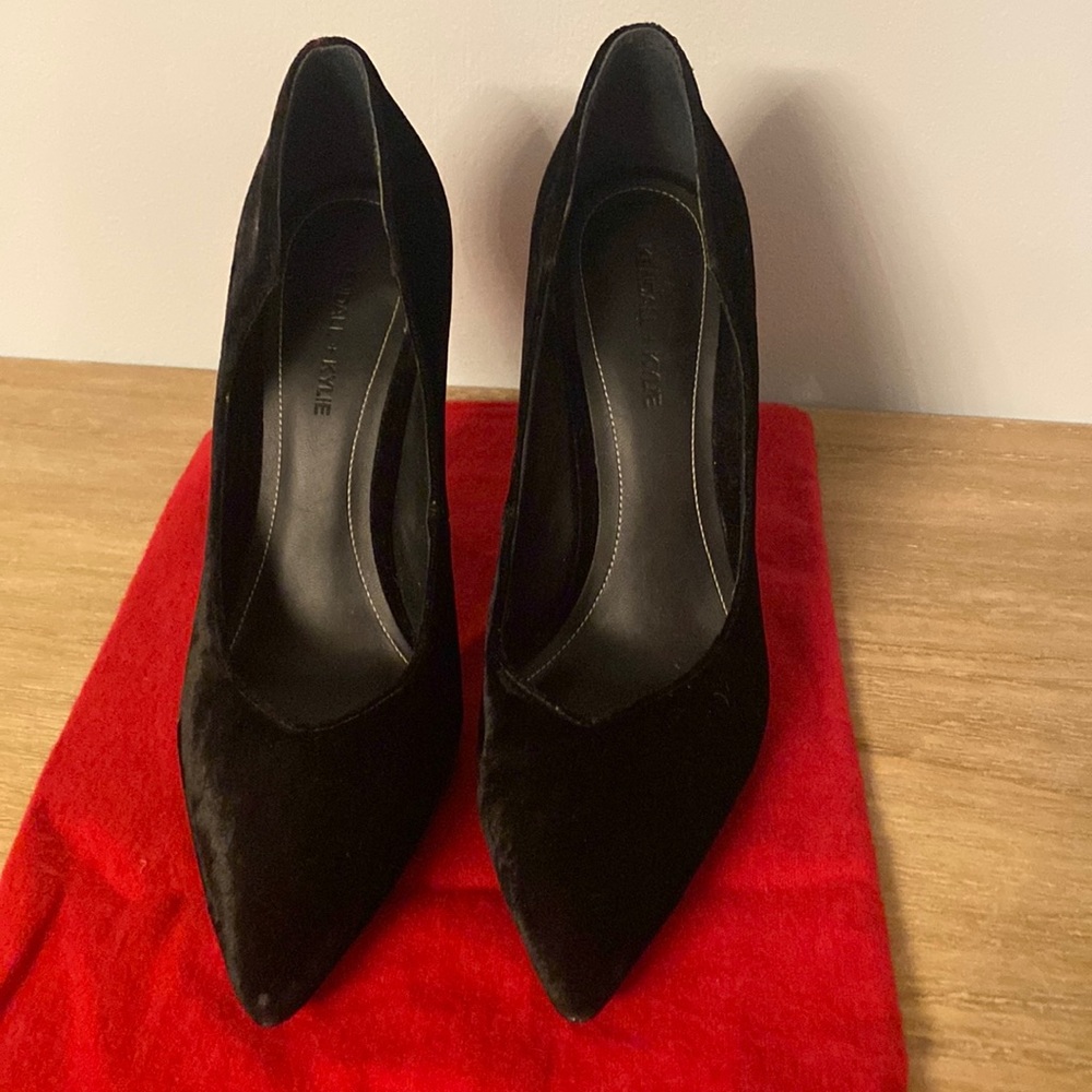 Kendall and Kylie Suede heels black size 8